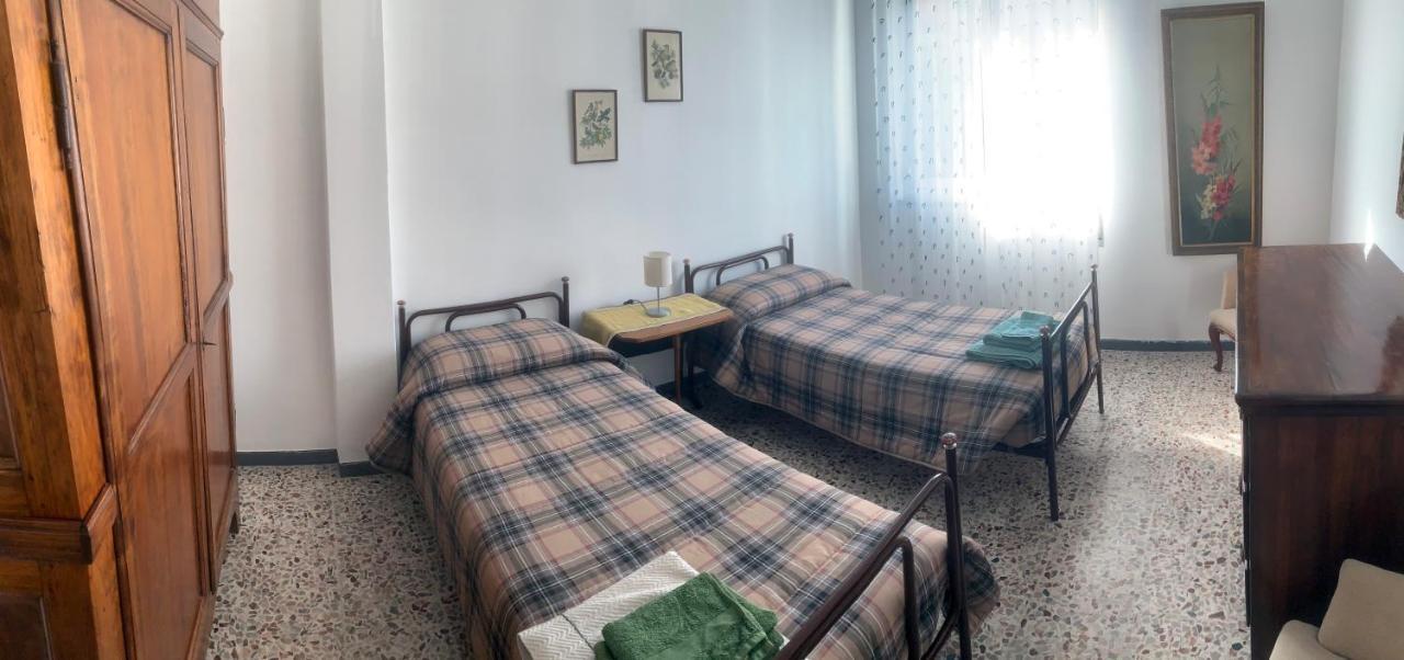 Casa Bianca 4 - Confortevole In Centro A 莫内利亚 外观 照片